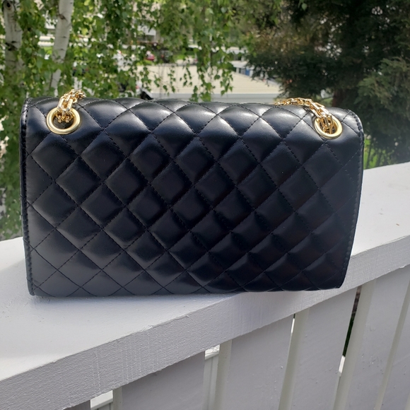 Real Stunner Black Leather Quilted Crossbody - Picture 4 of 6